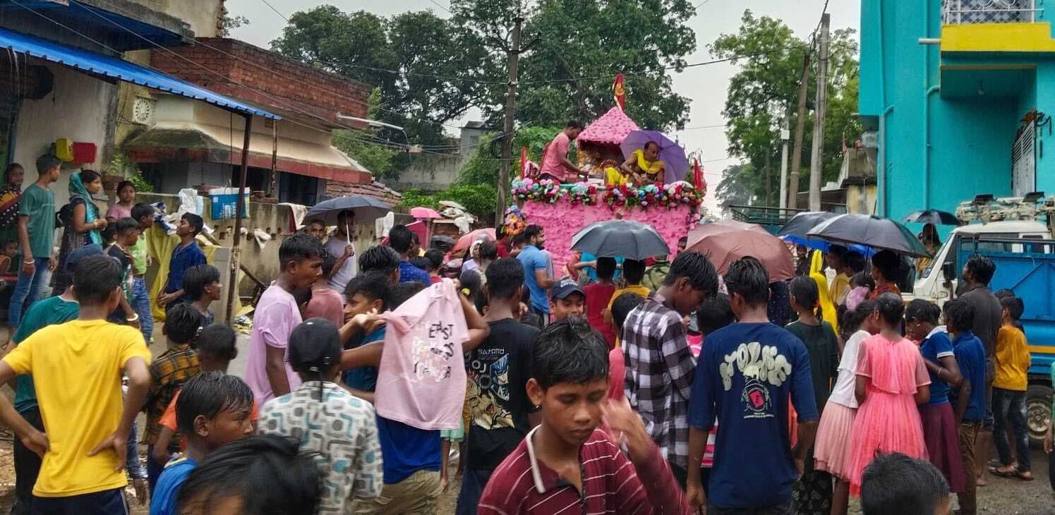 East Singhbhum News : बूढ़ा बाबा व दारीसाई से निकली रथयात्रा, जयघोष से गूंजा इलाका