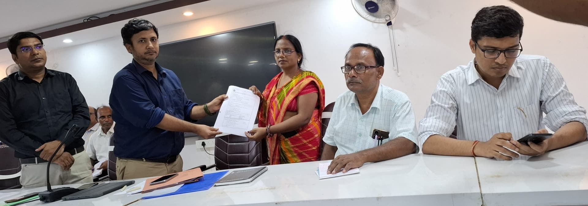 एसडीएम ने कर्मियों को भारत निर्वाचन आयोग के निर्देशों का पढ़ाया पाठ
