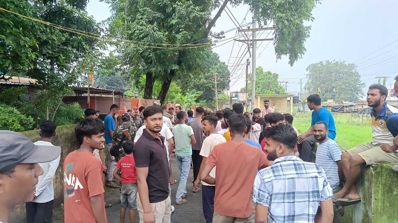 Bokaro News : जातिसूचक टिप्पणी करने पर भड़के लोग