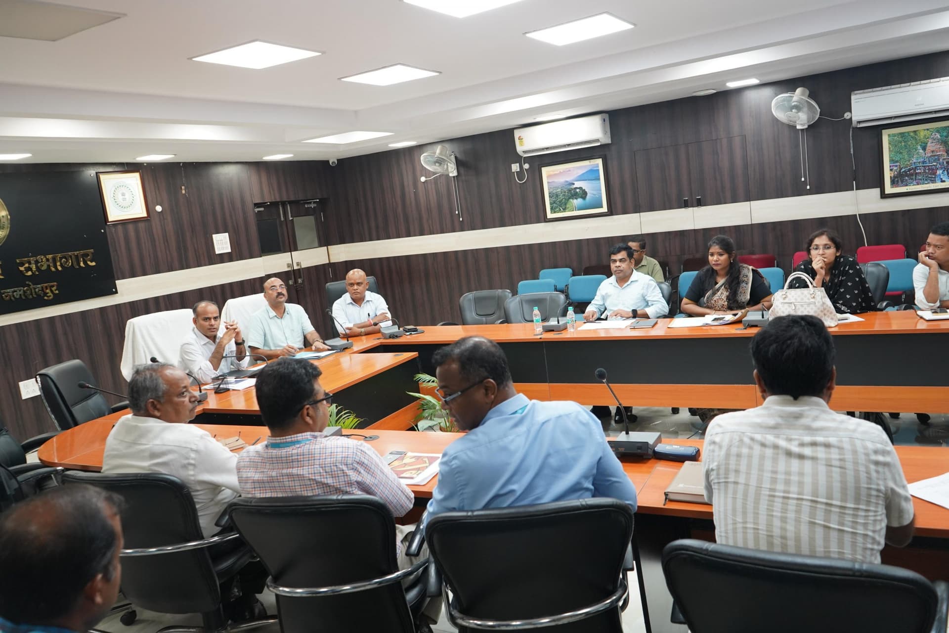 East Singhbhum News : चाटीकोचा के 85 परिवारों का नया ठिकाना होगा बेनाशोल गांव