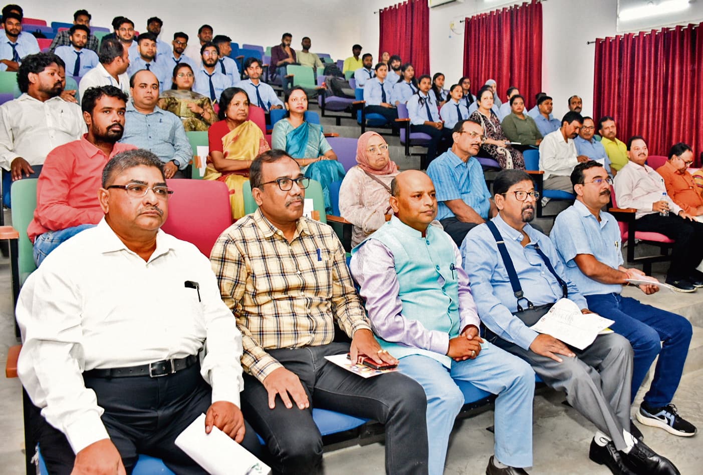 Ranchi news साइबर अपराध से बचने के लिए सुरक्षा के उपायों पर ध्यान देना जरूरी : डॉ अबरारतसवीर ट्रैक पर
