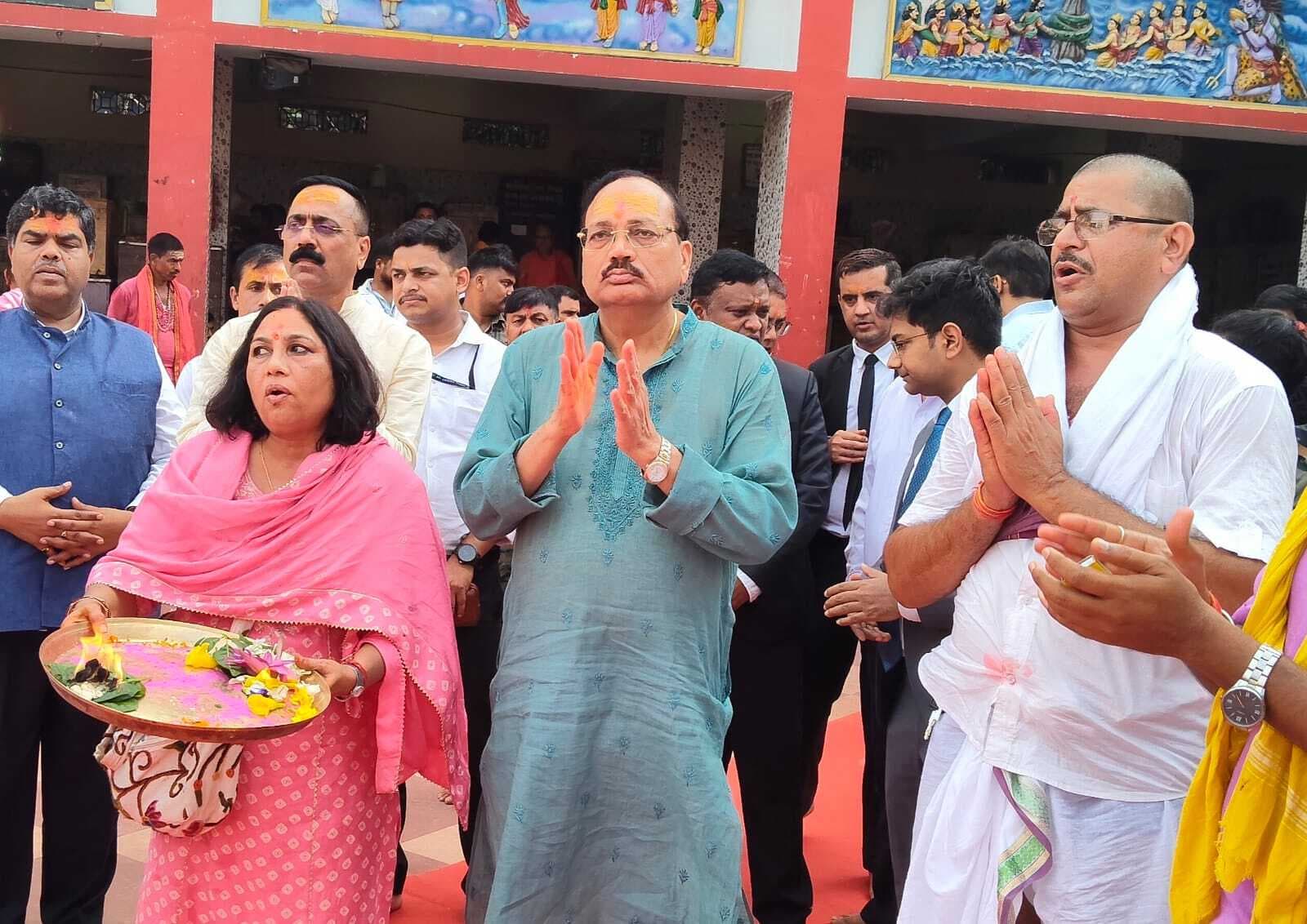 सुप्रीम कोर्ट के न्यायाधीश सूर्यकांत ने सपरिवार बाबा फौजदारीनाथ की पूजा-अर्चना की