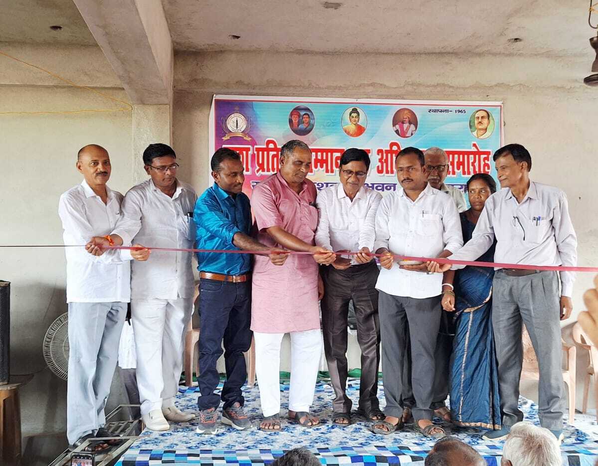 प्रतिभावान छात्र-छात्राओं को किया गया सम्मानित