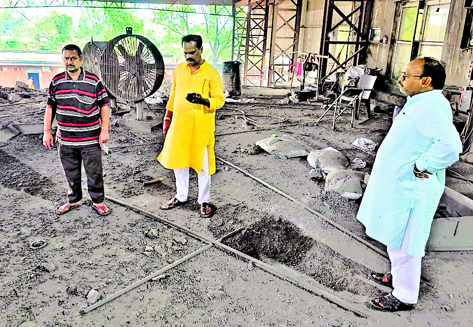 Bokaro News : बियाडा के शिव प्रिया के फर्नेस में विस्फोट, दो मजदूर झुलसे<bha>—</bha>–