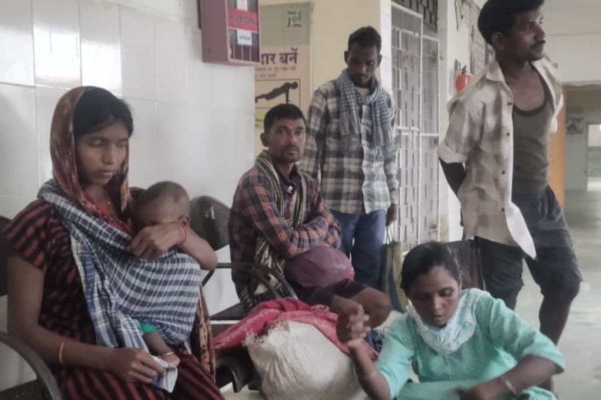 Jharkhand Crime: झारखंड में कलयुगी बेटे का खूनी खेल, बुजुर्ग मां-पिता को टांगी से काट डाला, पत्नी और बेटे को भी पीटा