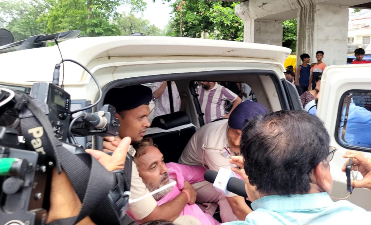 Bihar: स्वास्थ्य मंत्री के खिलाफ जन सुराज का हल्ला बोल, पटना में जोरदार प्रदर्शन