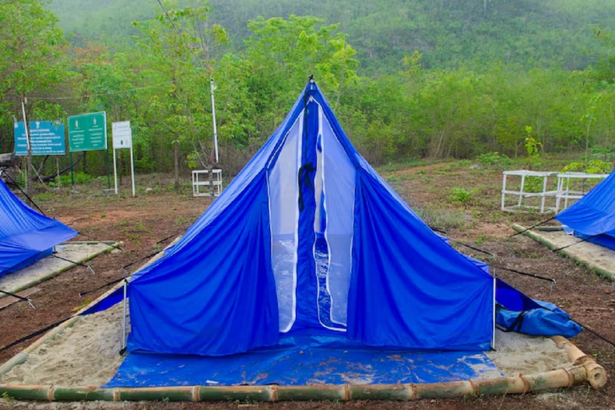 Travel Tips: बारिश में जा रहे हैं पिया के साथ घूमने तो जरूर रख लें साथ ये चीजें