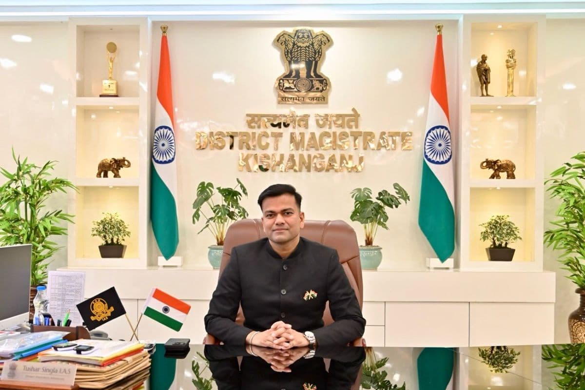 कौन हैं इंजीनियर से दबंग IAS बने तुषार सिंगला? जिन्होंने अपने कड़क एक्शन से बिहार के इस जिले की बदल दी तस्वीर…