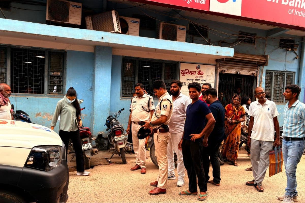 Bihar News: घूमने निकले अध्यक्ष की लाश घर पहुंची खून से सनी, खगड़िया में सड़क जाम कर परिजनों ने किया हंगामा