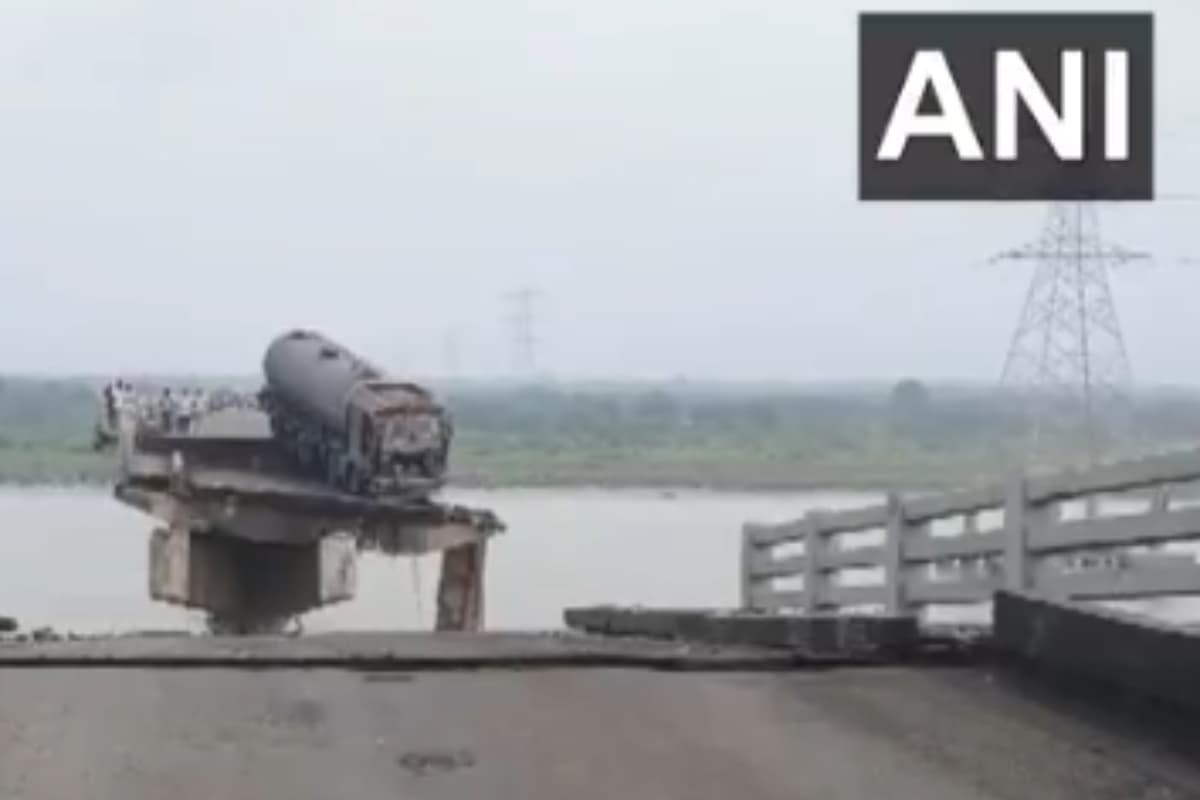 Gujarat Bridge Accident: पुल हादसे में 9 की मौत, मुआवजे की घोषणा, राष्ट्रपति और प्रधानमंत्री ने जताया दुख