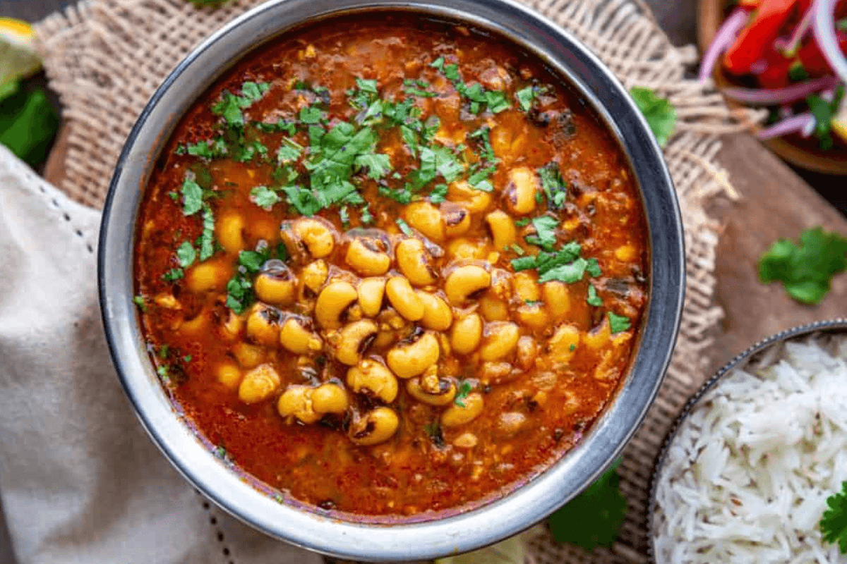 Lobia Makhni Recipe: दुनिया की सबसे पावरफुल दाल से बनाएं टेस्टी लोबिया मखनी