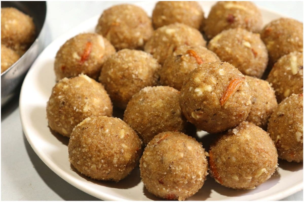 Quick & Healthy Atta Laddu Recipe: हर कोई करेगा तारीफ,ऐसे बनाये हेल्दी और टेस्टी आटा के लड्डू Quick & Healthy Atta Laddu Recipe: हर कोई करेगा तारीफ,ऐसे बनाये हेल्दी और टेस्टी आटा के लड्डू