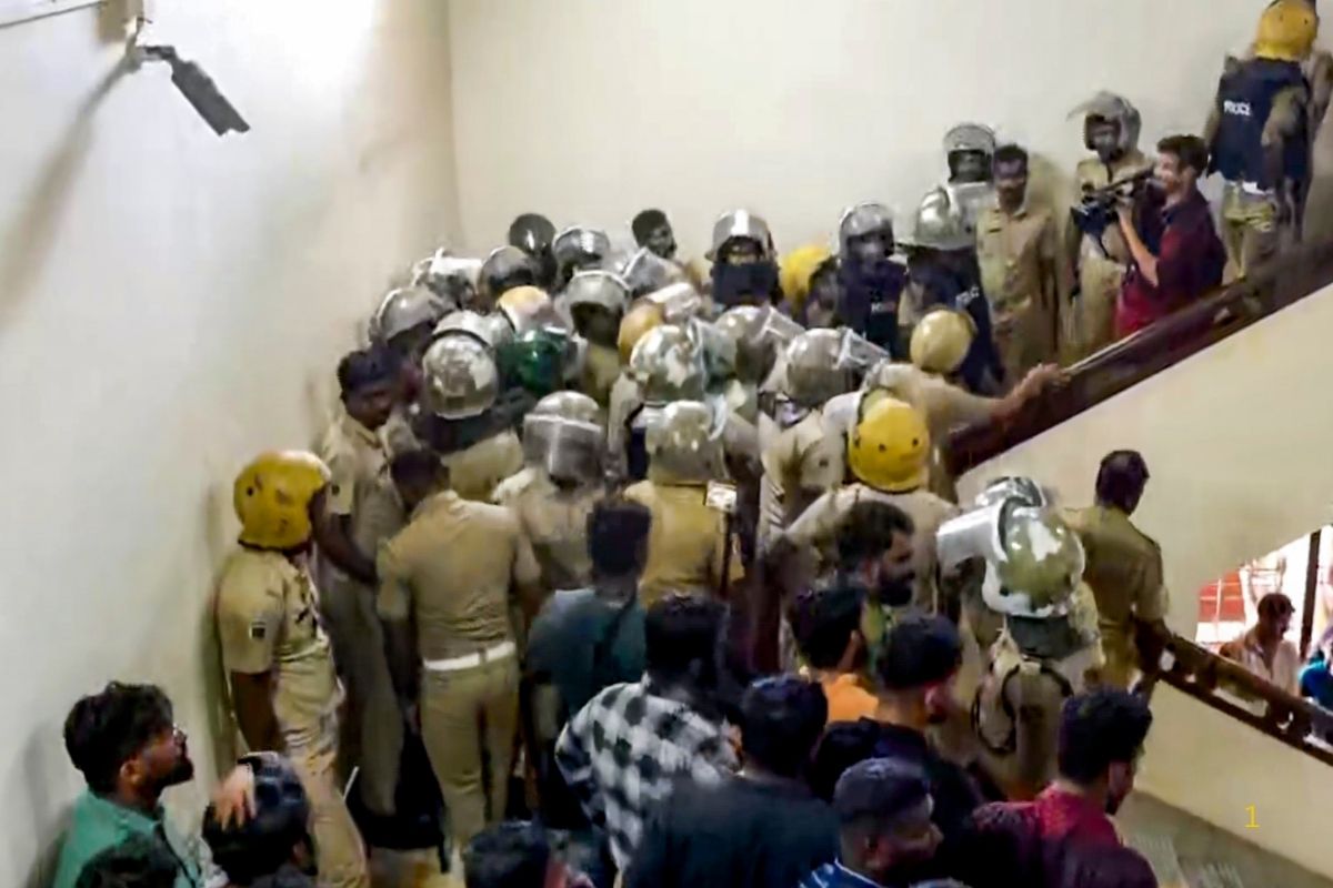 स्टूडेंट्स फेडरेशन ऑफ इंडिया का विरोध प्रदर्शन, राज्यपाल से मांगा इस्तीफा, लगाया विश्वविद्यालयों के भगवाकरण का आरोप