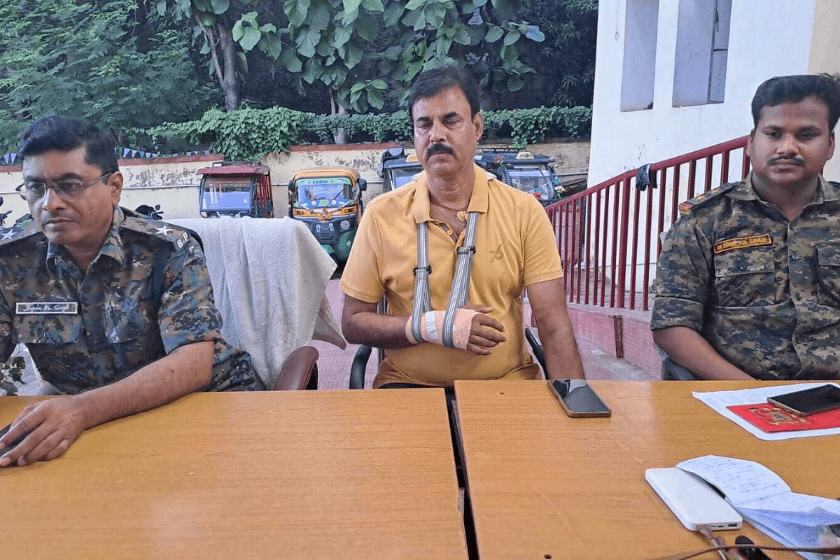 गजब दादागिरी! युवकों ने पीटकर सब-इंस्पेक्टर का हाथ तोड़ा, बोला- “चालान करो, बहस नहीं…”