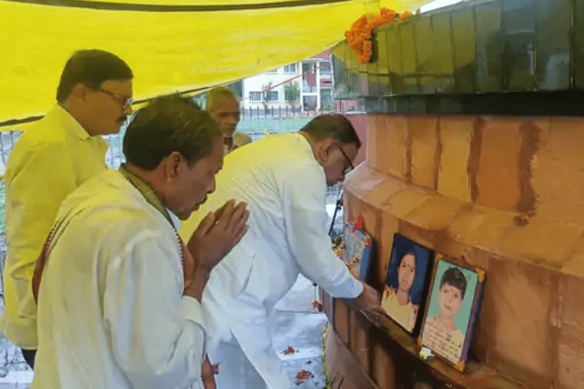 Bihar News: मिड-डे-मील खाने से एकसाथ 23 मासूमों ने तड़पकर तोड़ा था दम, गांव में श्रद्धांजलि सभा आयोजित