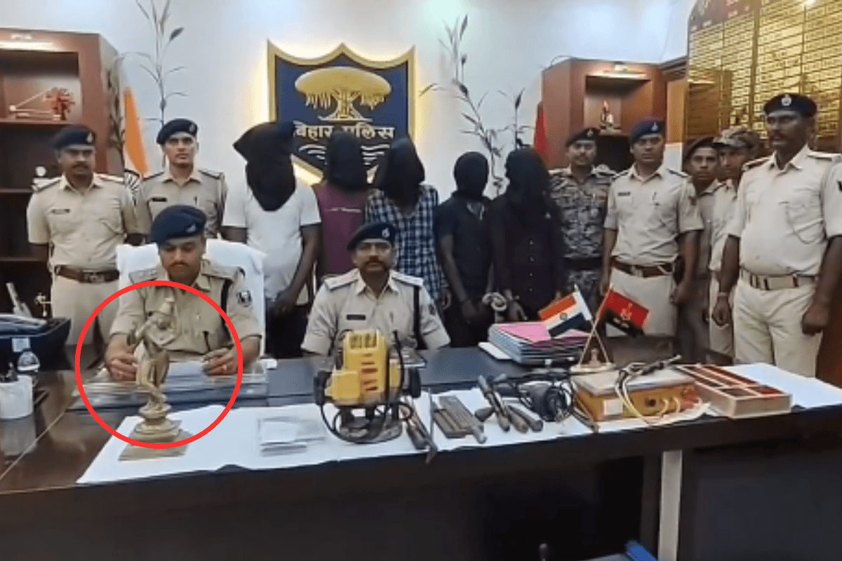 प्रभु की लीला! सीता-राम खोजने निकली पुलिस, रास्ते में मिल गए ‘कृष्ण’
