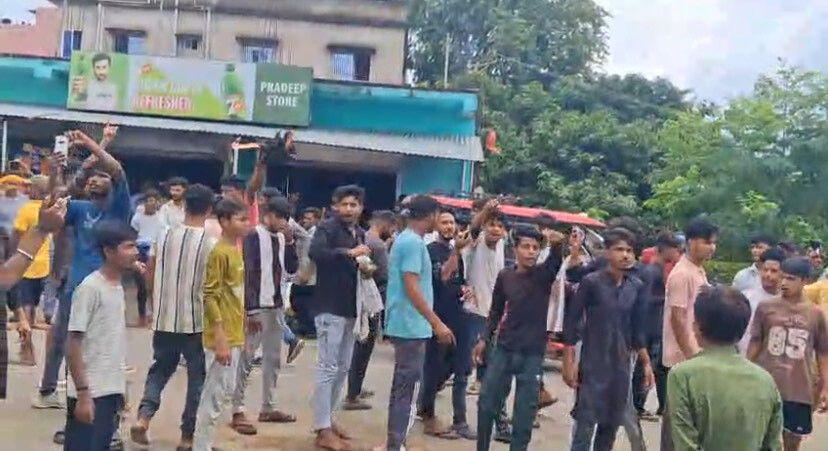 Giridih News :पार्क में घूमने आये प्रेमी युगल से पैसे की मांग, वीडियो वायरल करने की धमकी
