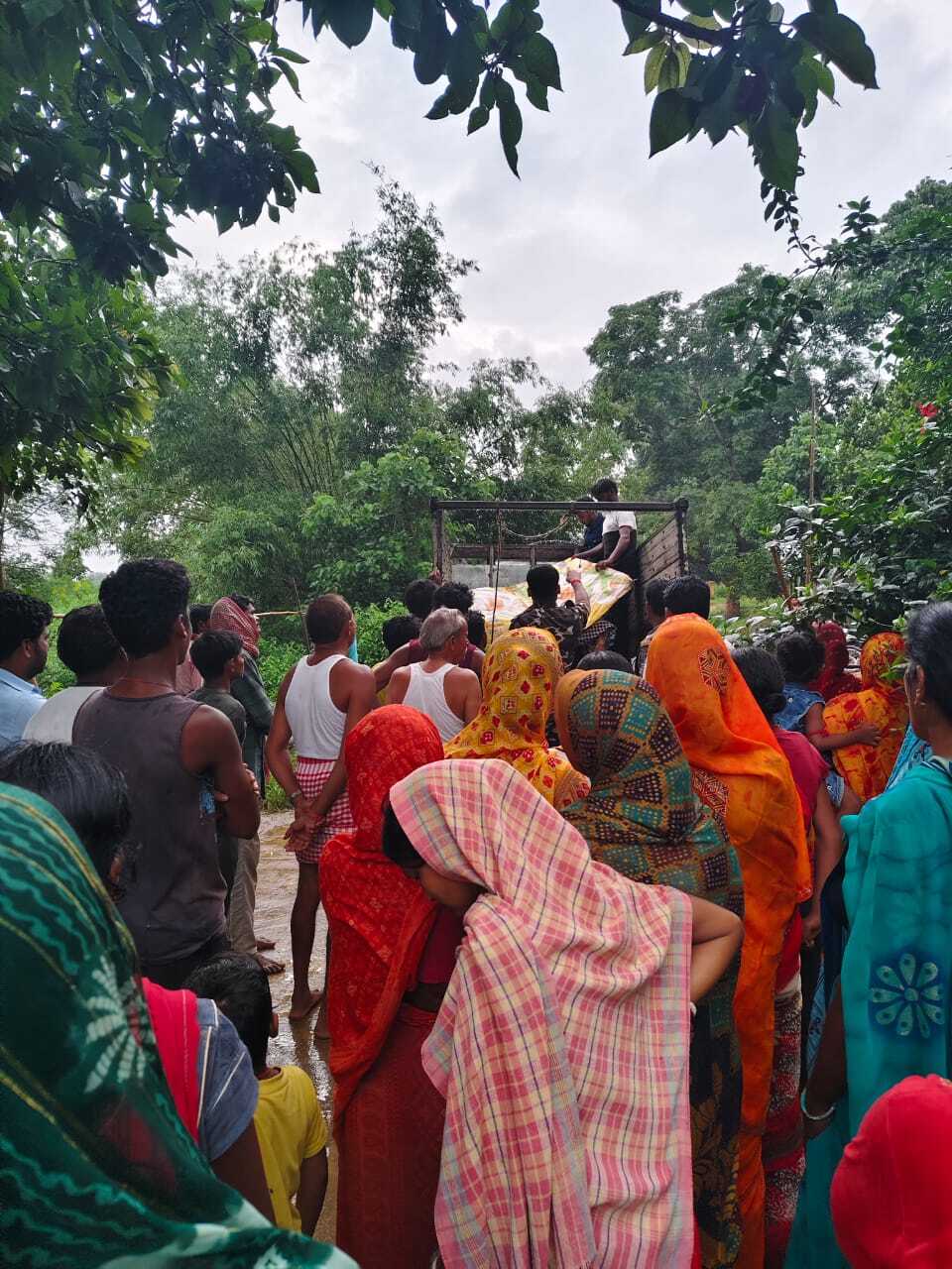 सोनायाठाढ़ी: बेडरूम में फंदे से लटका मिला विवाहिता का शव