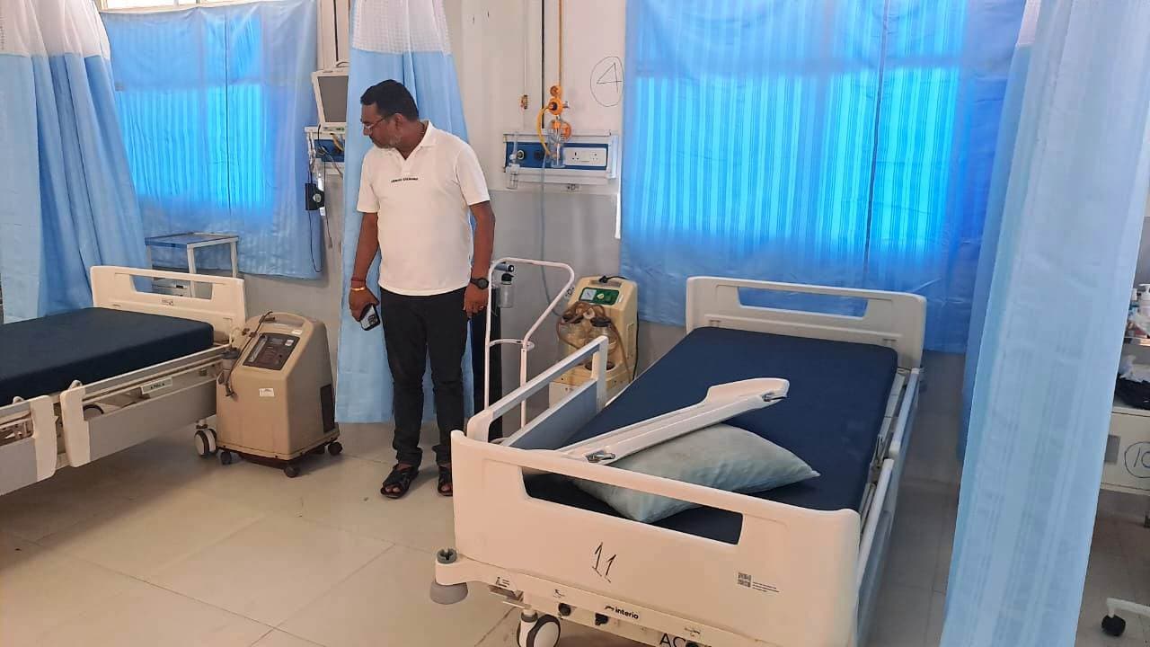 सदर अस्पताल के आइसीयू में ऑक्सीजन नहीं मिलने पर वृद्धा की मौत, परिजनों ने किया हंगामा