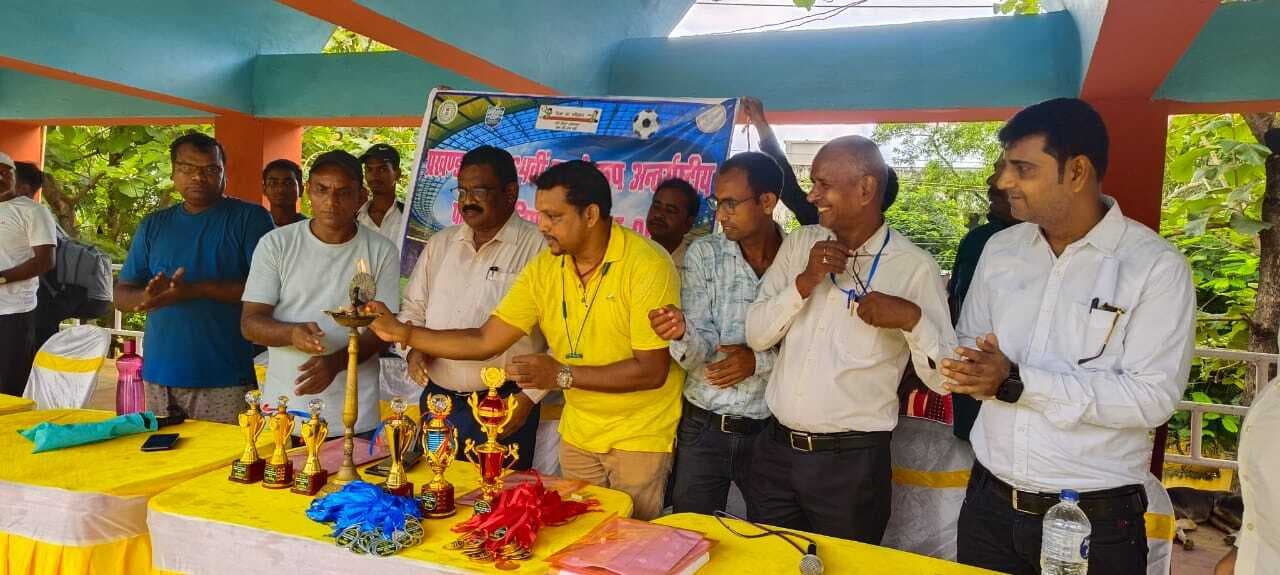 उत्क्रमित मध्य विद्यालय शोभनपुर भट्टा ने उर्दू मध्य विद्यालय को हराया