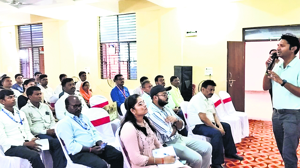 Gopalganj News : सभी योग्य नागरिकों का नाम मतदाता सूची में दर्ज करें : डीएम