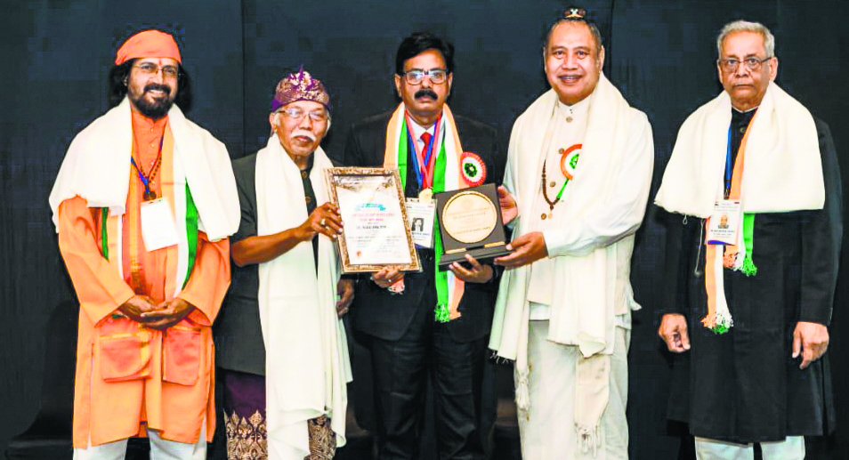 Saran News : शिक्षाविद डॉ हरेंद्र को मिला अंतरराष्ट्रीय शिक्षा उत्कृष्टता पुरस्कार