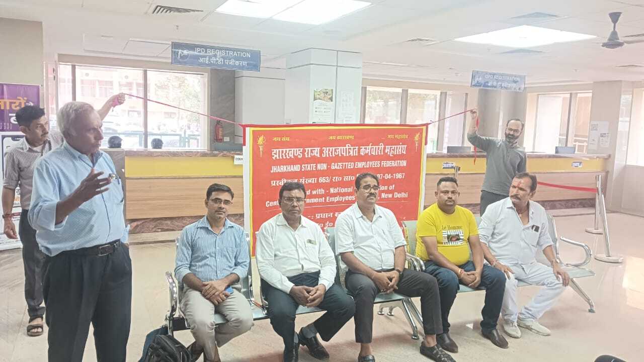 Jamshedpur News : आउटसोर्स कर्मियों को पीएफ व बोनस देने की मांग