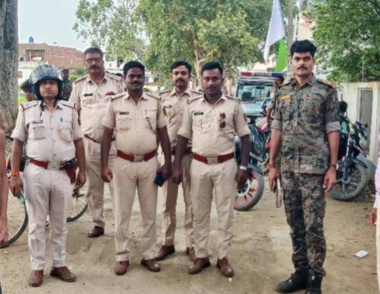 आमस में मुहर्रम पर्व को लेकर निकाला गया फ्लैग मार्च