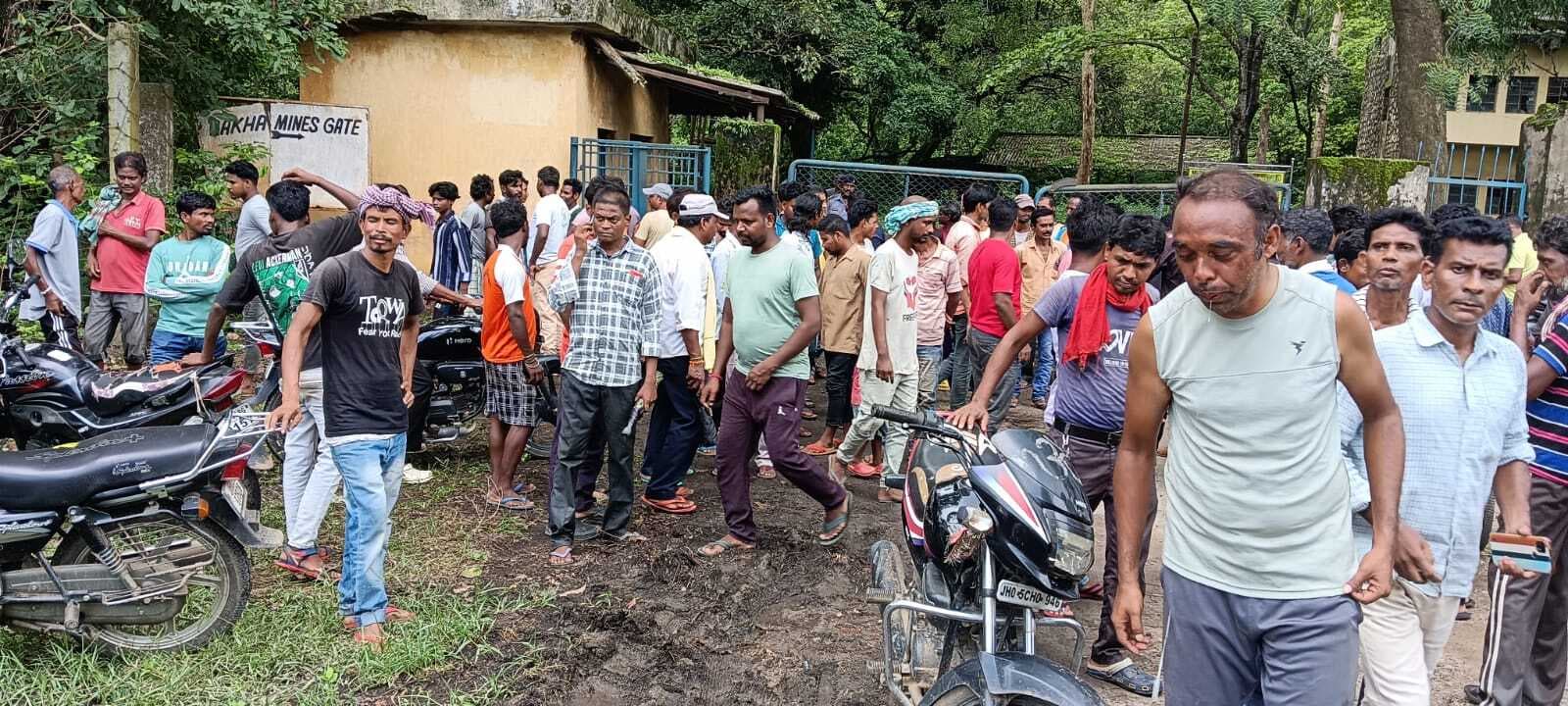 East Singhbhum News : ग्रामसभा की सहमति से ही मजदूरों की बहाली हो : ग्राम प्रधान