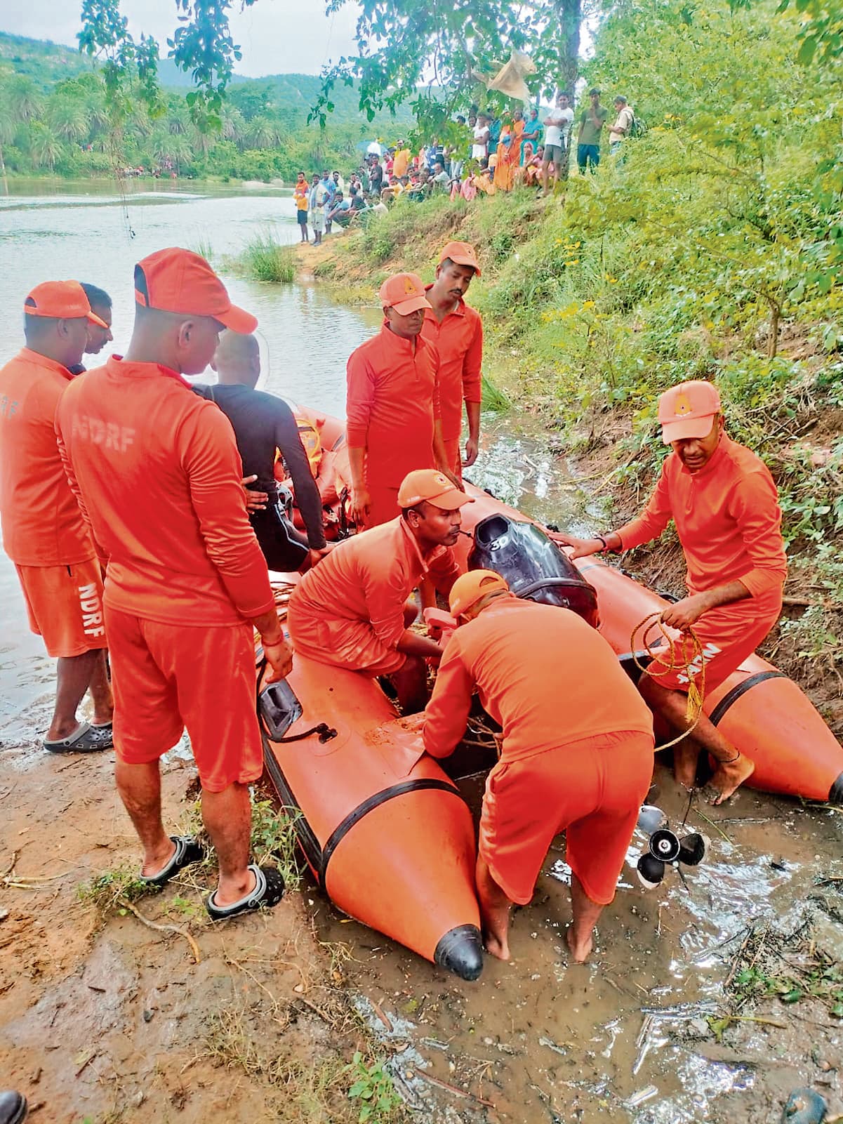 East Singhbhum News : गुर्रा नदी में डूबे युवक की खोज में लगी एनडीआरएफ की टीम, 24 घंटे बाद भी पता नहीं चला
