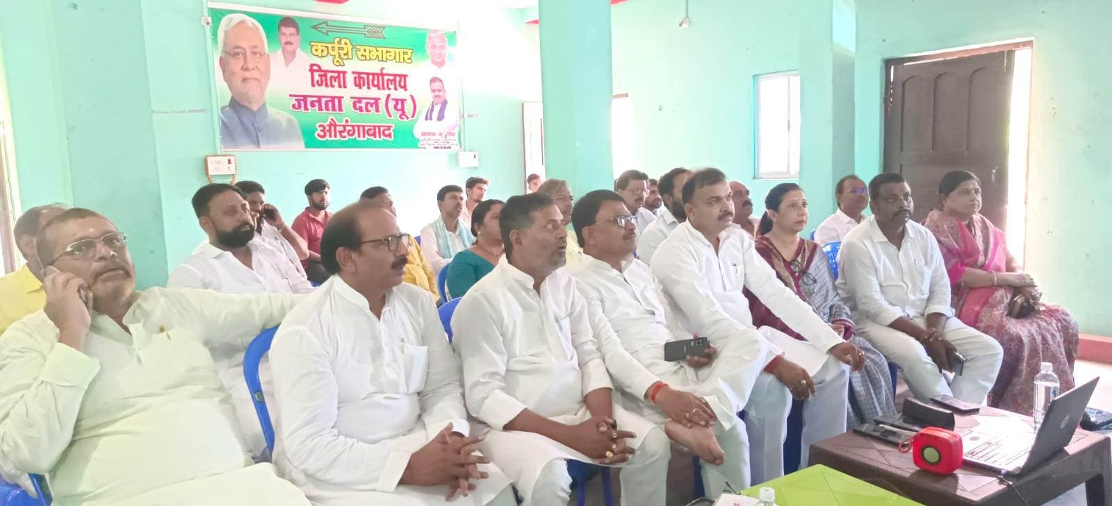 पात्र लोगों के नाम मतदाता सूची में शामिल कराने में कार्यकर्ता निभाएं भूमिका