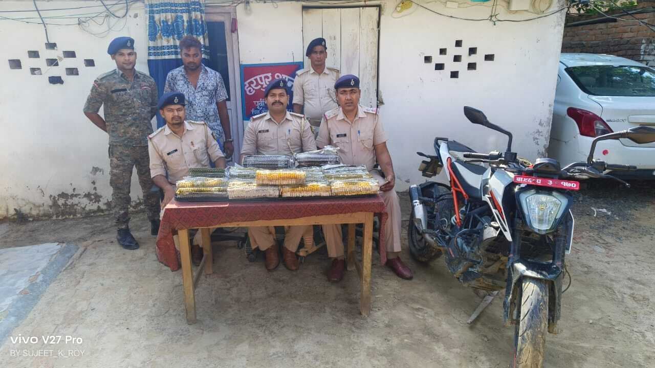 Motihari: छापेमारी में प्रतिबंधित नशीली दवा के साथ तस्कर गिरफ्तार