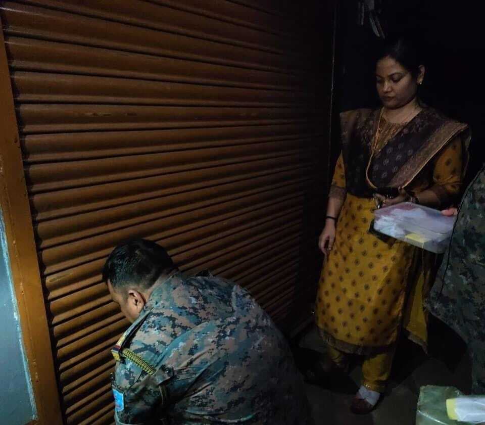 Giridih News :तीन सरकारी शराब दुकानों काे ऑडिट के बाद किया गया सील