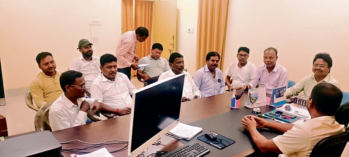East Singhbhum News : ईंट के मूल्य में नियंत्रण को लेकर सीओ कार्यालय में बैठक, 11 में दो भट्ठा मालिक पहुंचे