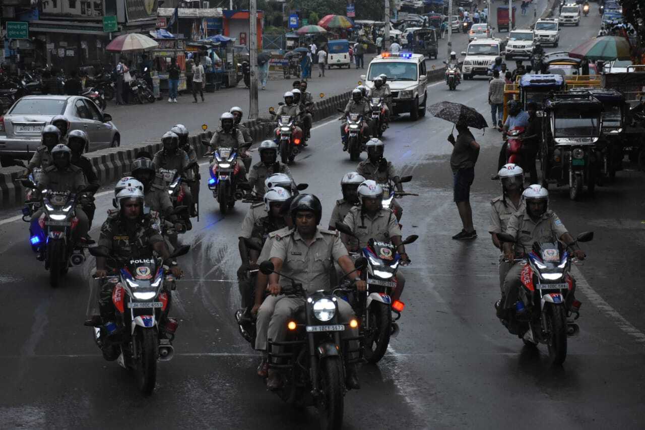 Dhanbad News: मुहर्रम को लेकर पुलिस ने निकाला फ्लैग मार्च