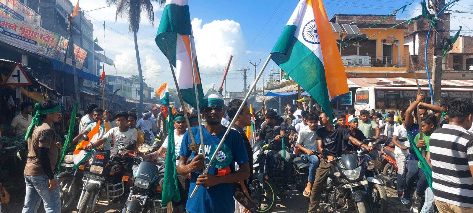 मुहर्रम: फलका बस्ती अखाड़ा से महेशपुर व सालेहपुर के लिए निकला भव्य जुलूस