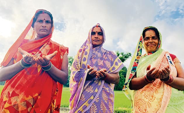 Gopalganj News : गांव में हिंदू युवक मुस्लिम भाइयों के साथ मिलकर बनाते हैं ताजिये