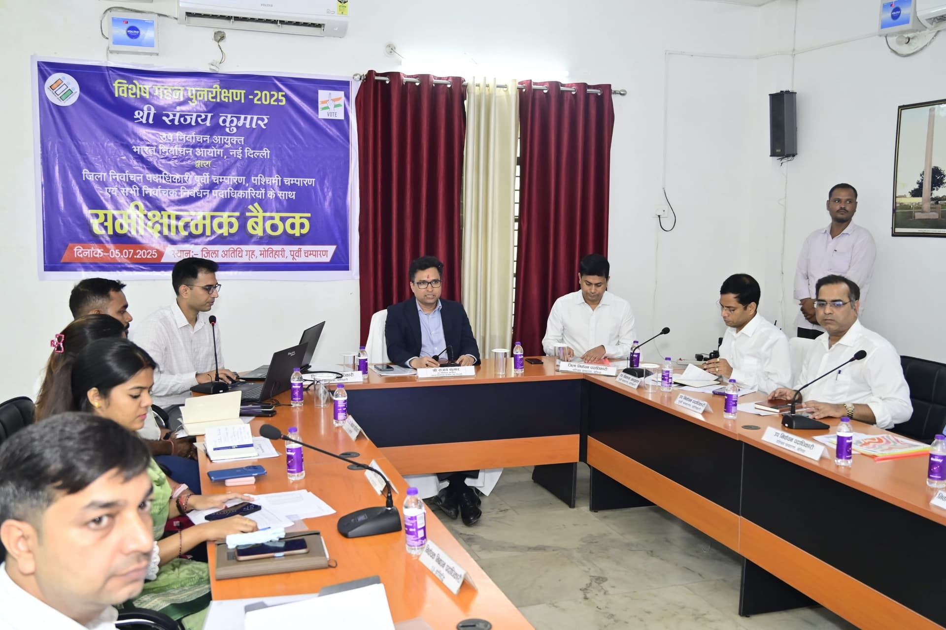 Motihari: हस्ताक्षर कर प्रपत्र उपलब्ध कराने वाले वोटर का नाम ड्राफ्ट पब्लिकेशन में हरहाल में जुड़ेगा : उप निर्वाचन आयुक्त