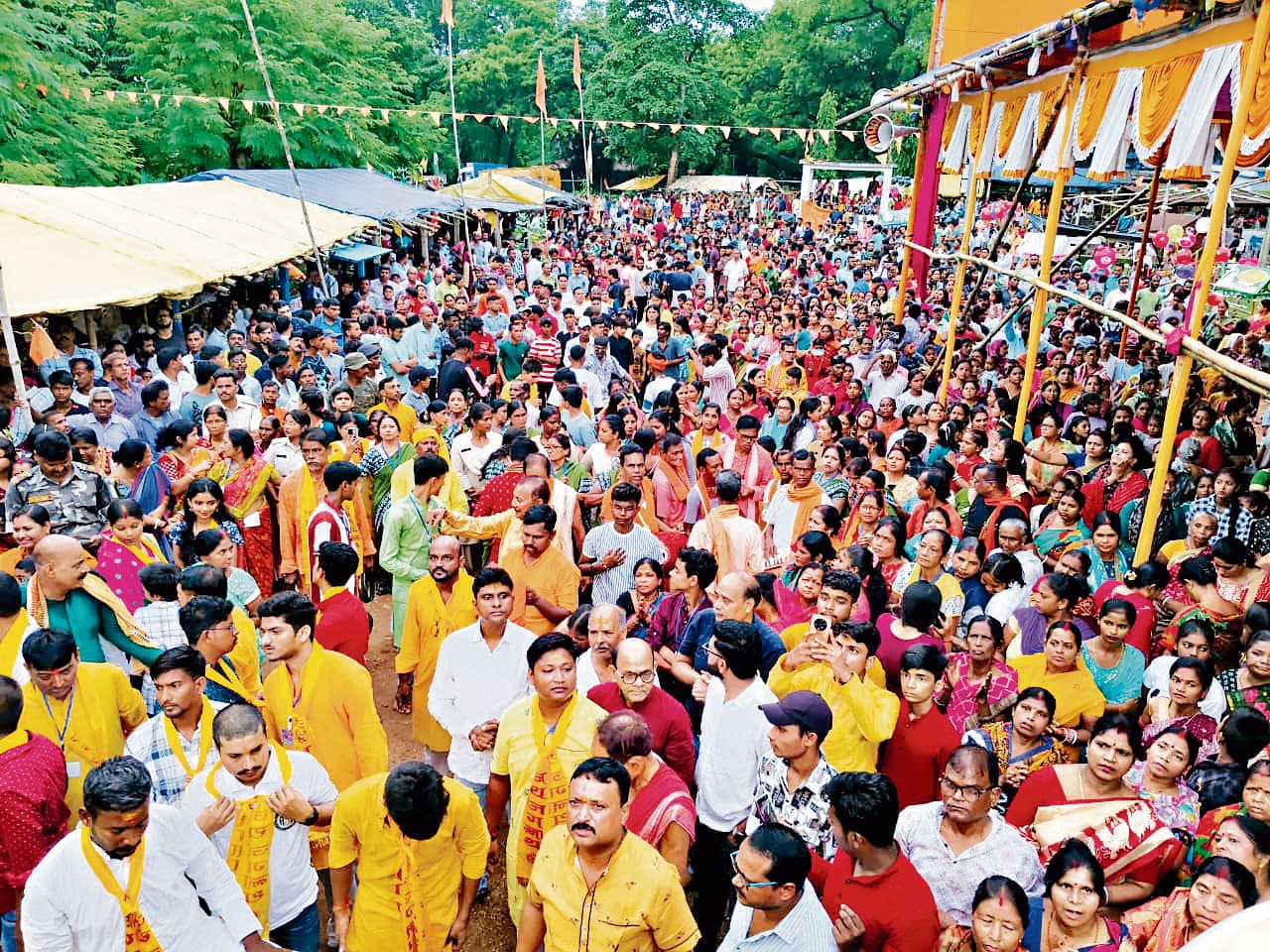 East Singhbhum News : महाप्रभु का रथ खींचकर भक्तों ने आशीर्वाद लिया