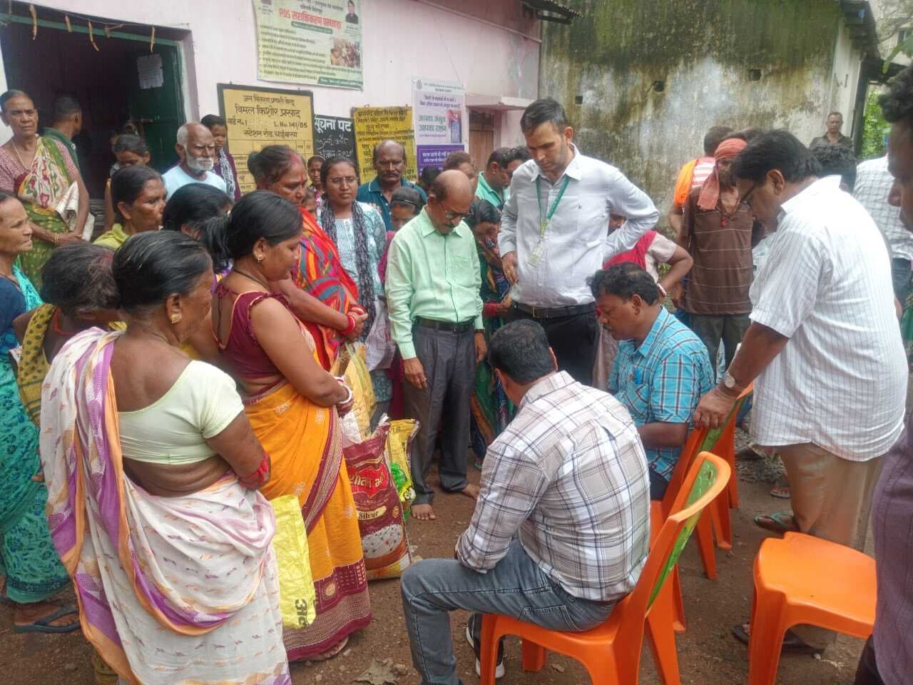 Chaibasa News : मृत 15000 लोगों के नाम राशनकार्ड से जल्द हटायें