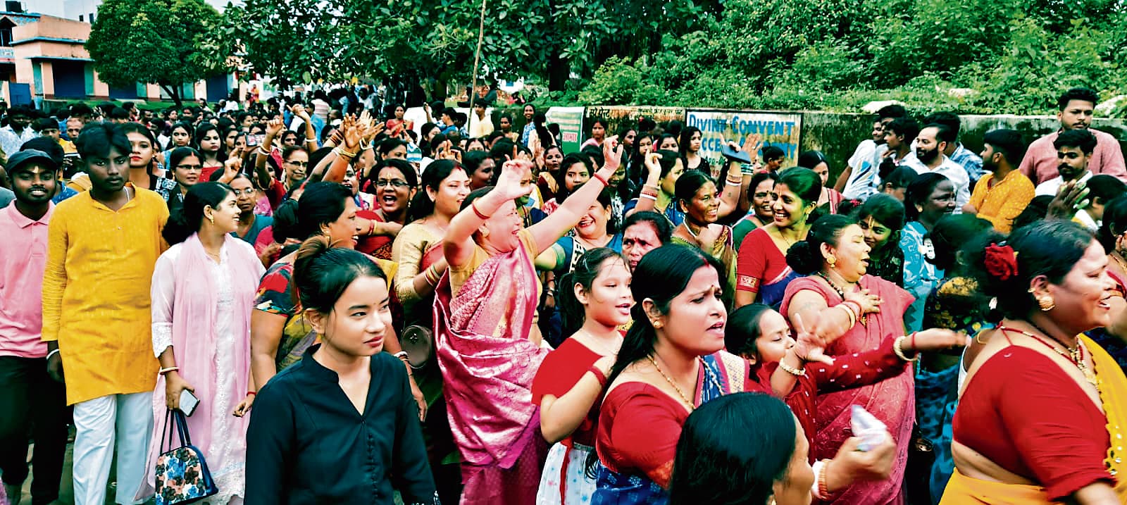 East Singhbhum News : महाप्रभु के रथ खींचने को लेकर आतुर रहे श्रद्धालु