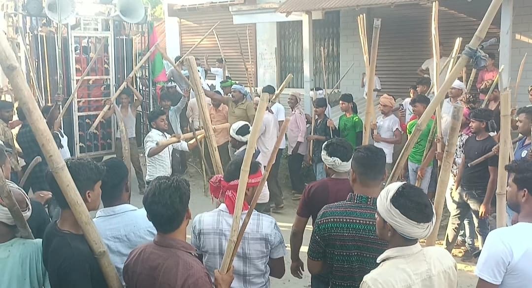 हजरत इमाम हुसैन व उनके नवासों की शहादत की याद में निकाला गया जुलूस