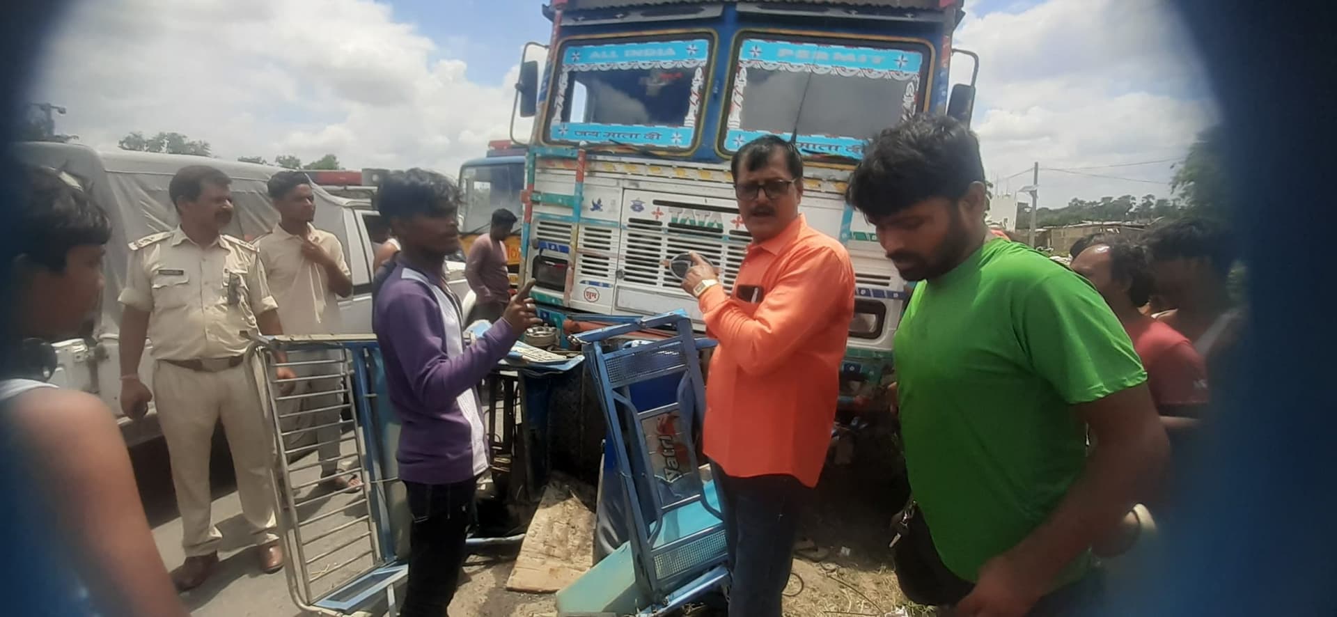 Darbhanga News: फोरलेन पर ट्रक ने इ-रिक्शा में मारी ठोकर, तीन की मौत