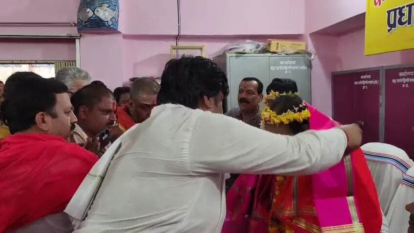 Deoghar News : धर्मरक्षिणी सभा ने रखी बाबा मंदिर उपस्वास्थ्य केंद्र को अपग्रेड करने की मांग