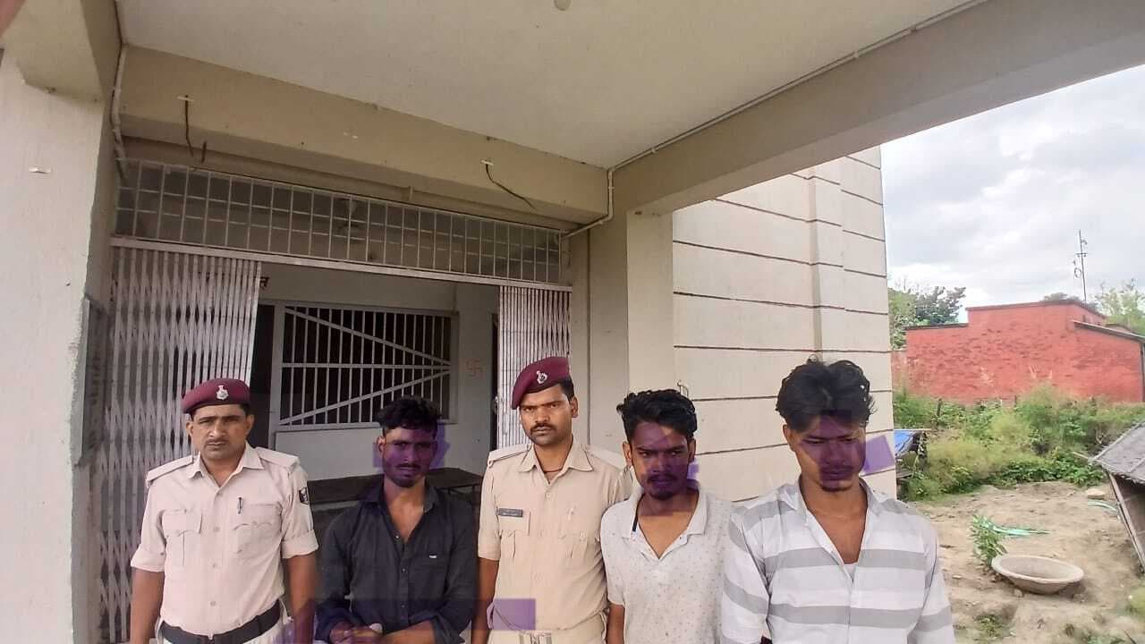 बदला स्टेशन पर घुम रहे तीन संदिग्ध युवक धराया