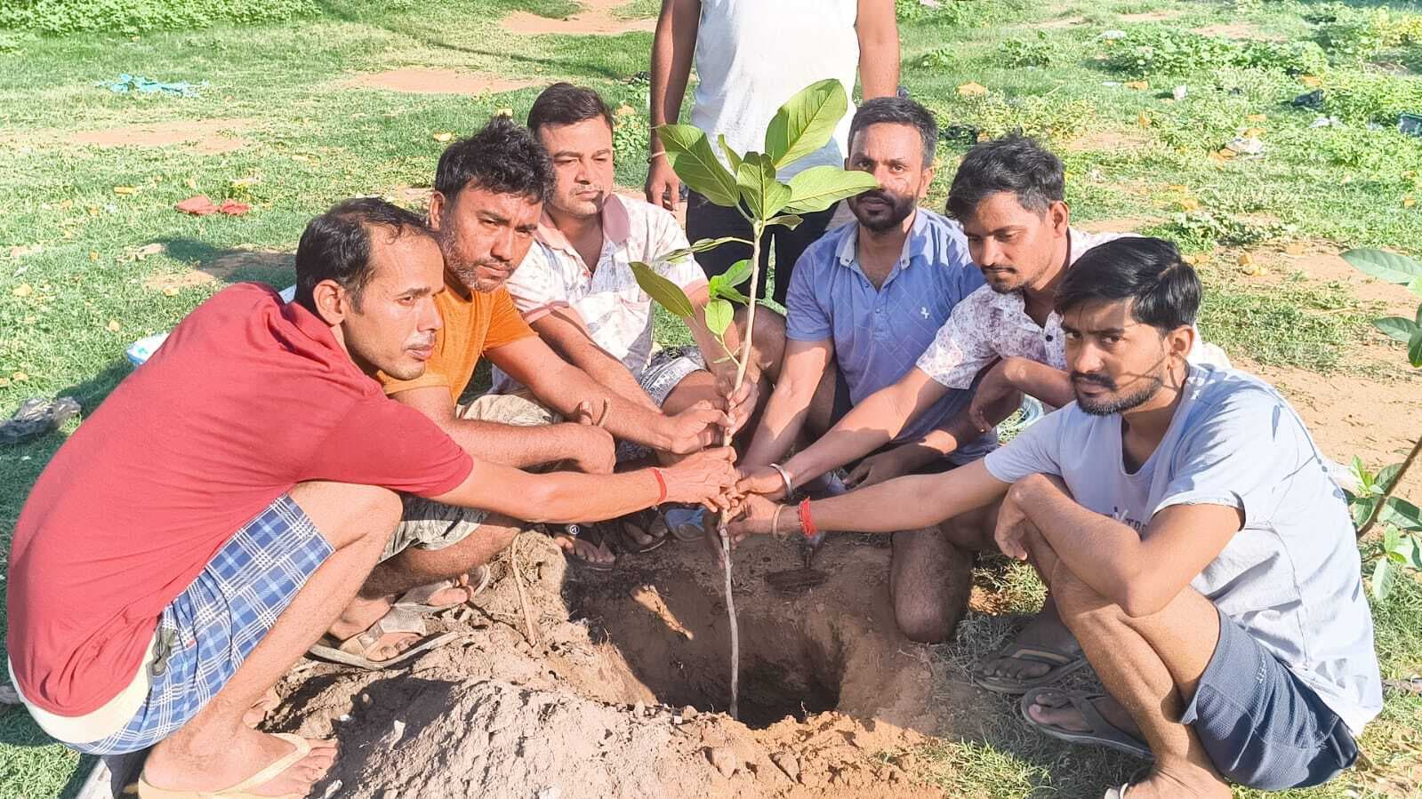बजरंग दल ने पौधारोपण कर पर्यावरण बचाने का लिया संकल्प