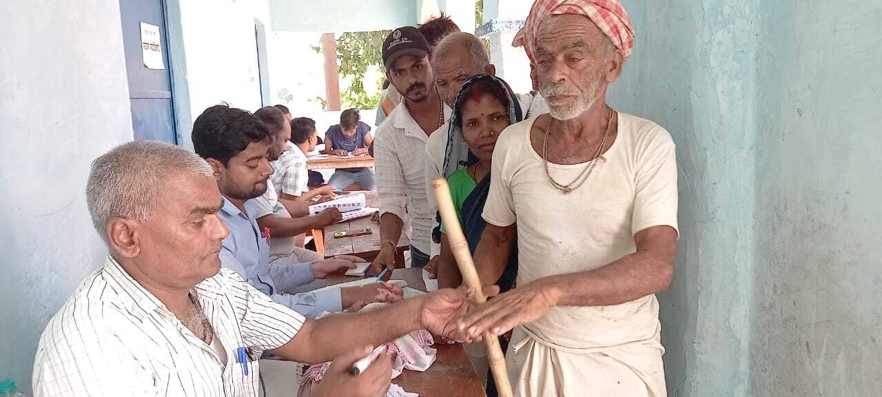 Madhubani News : पाली पंचायत में सरपंच पद व नवकरही में वार्ड सदस्य पद के लिये 15 बूथों पर शांतिपूर्ण मतदान संपन्न