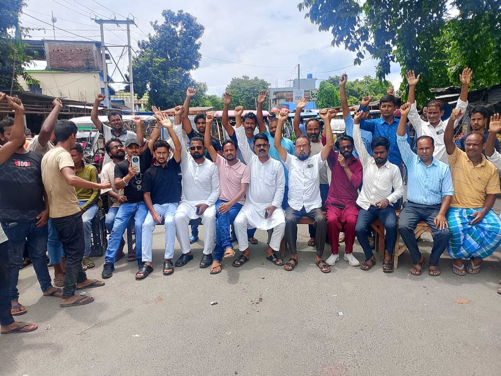 ठाकुरगंज-इस्लामपुर पथ को दो घंटा रहा जाम