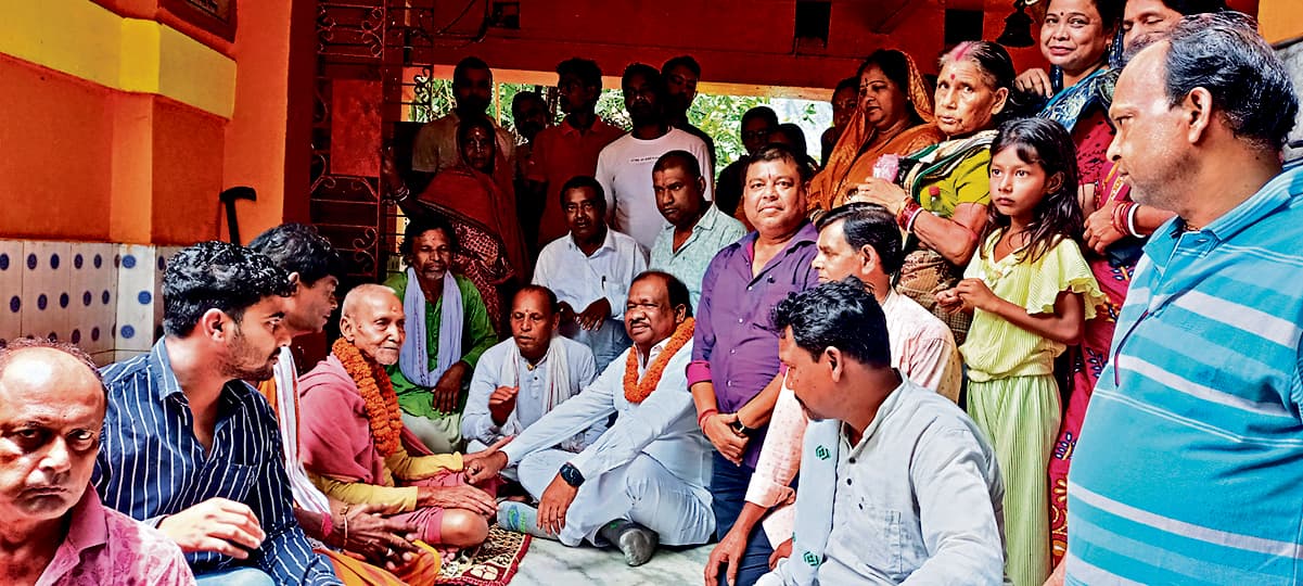 East Singhbhum News : गालूडीह प्राचीन रंकिणी मंदिर में गुरु पूर्णिमा पर धार्मिक उत्सव, मंत्री शामिल हुए