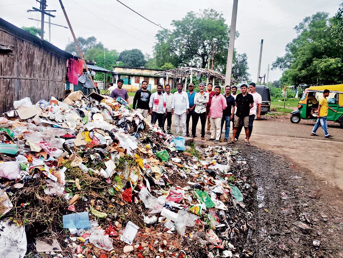 East Singhbhum News : मुसाबनी में गंदगी का अंबार, लोग परेशान